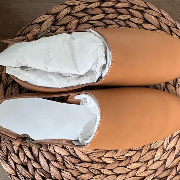 Madewell Women's Tan Flats - Picture 4 of 7